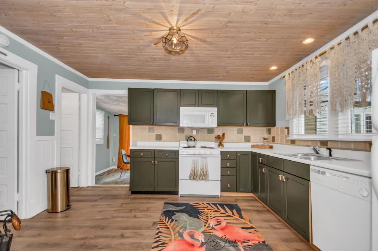 Beachglass Cottage - Family Friendly Kids And Pets Grand Beach Экстерьер фото
