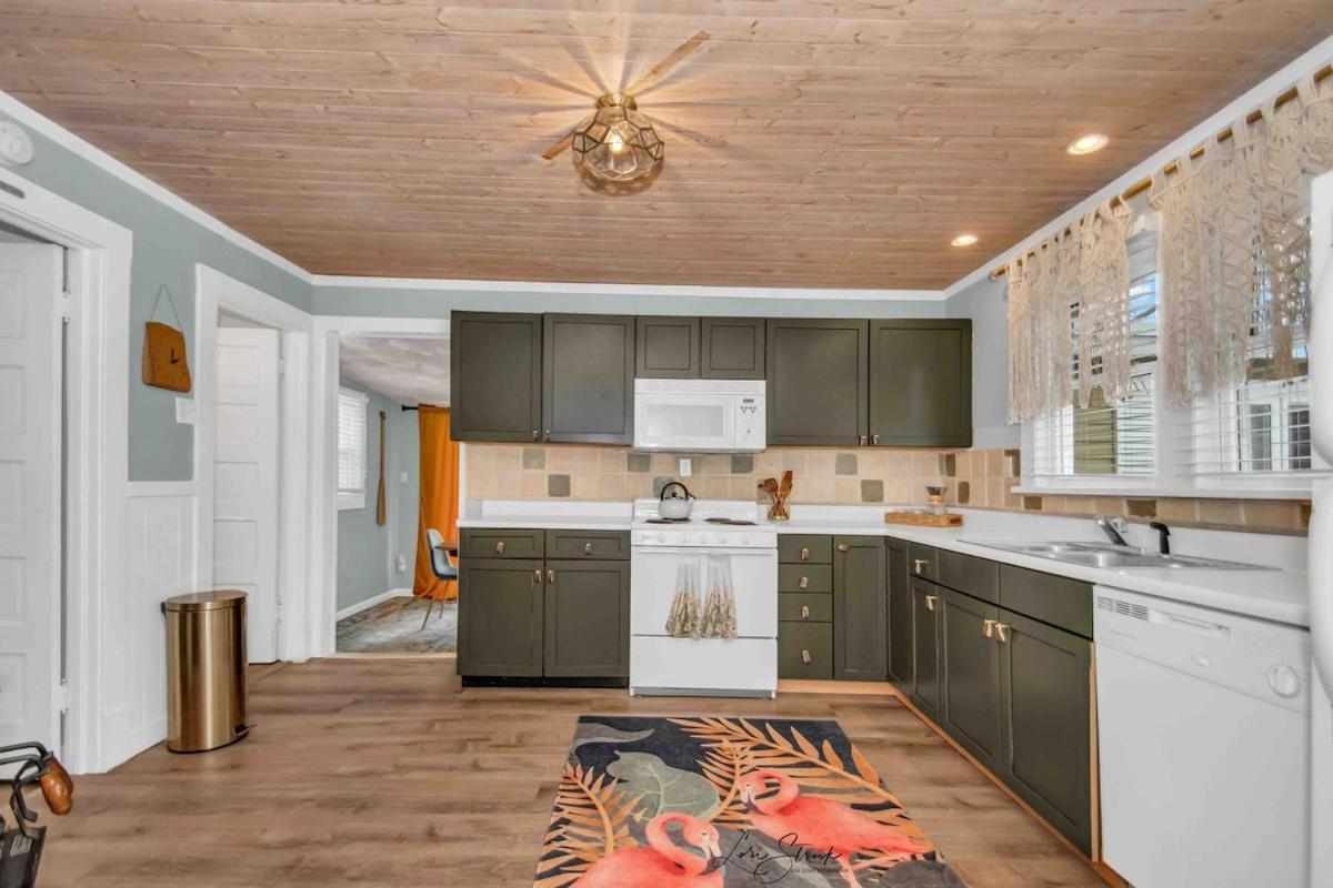 Beachglass Cottage - Family Friendly Kids And Pets Grand Beach Экстерьер фото